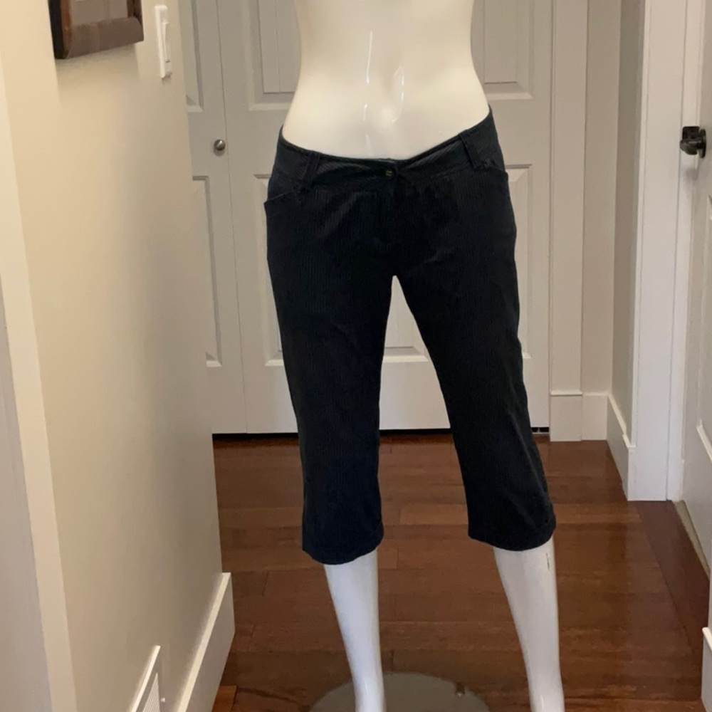 The Limited DREW FIT Women’s Navy Pinstripe Capri Size 10